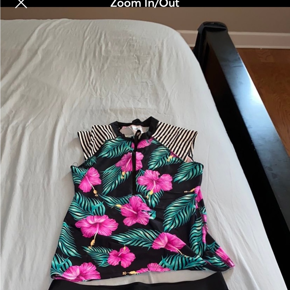 Like New Body glove Rashguard